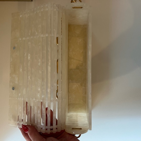 Cult Gaia Slyva Shoulder Bag in White Pearl Speck with Chain Strap - Picture 4 of 8